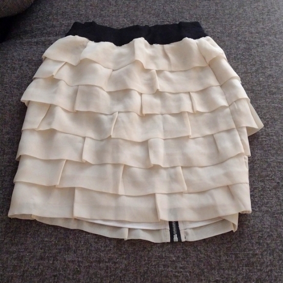 Belle jupe - Picture 1 of 3